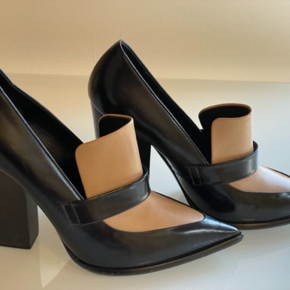 Celine Paris black & tan pointed loafer block heel - Picture 2 of 3
